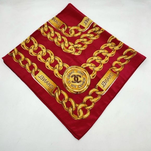 AUTHENTIC CHANEL LARGE GOLD CHAIN PATTERN SCARF - Picture 9 of 10